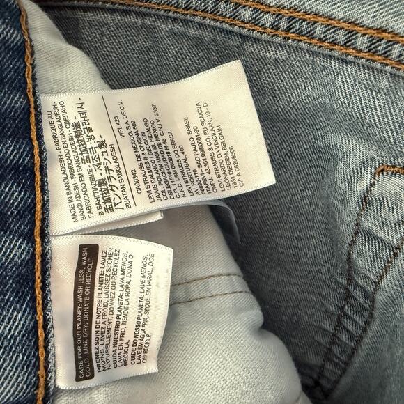 Levi's 550 denim jeans, 34x32, medium wash EUC - Picture 4 of 6